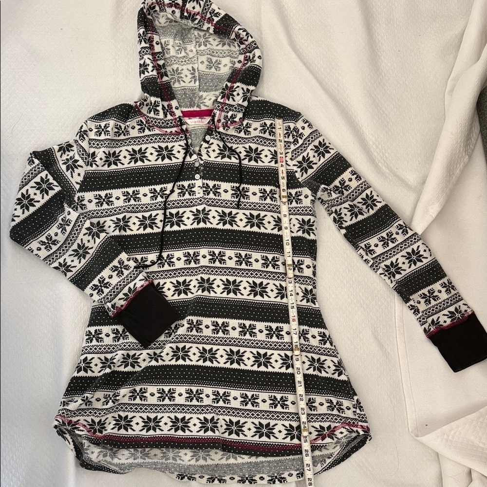 La Vie En Rose Black and White Knit hoodie with Pink Accents. Size L